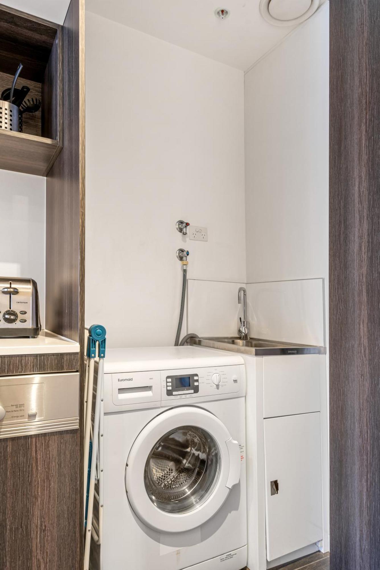 Complete Host Halo Apartments Μελβούρνη Δωμάτιο φωτογραφία