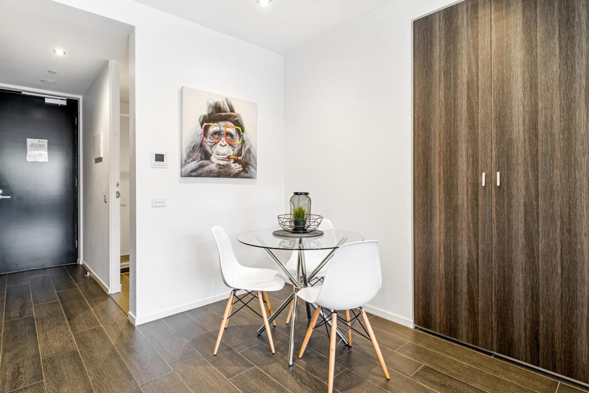 Complete Host Halo Apartments Μελβούρνη Δωμάτιο φωτογραφία